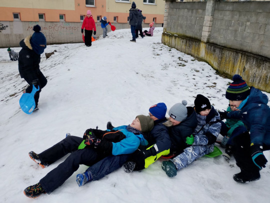 1.B a 2.B si dopriali spoločný čas na snehu